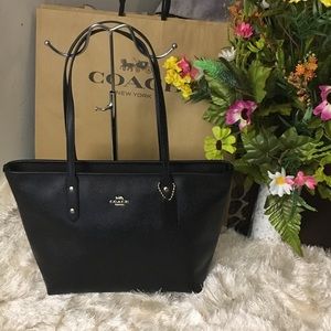 🍀🌸 Coach blk City zip tote 🌸🍀